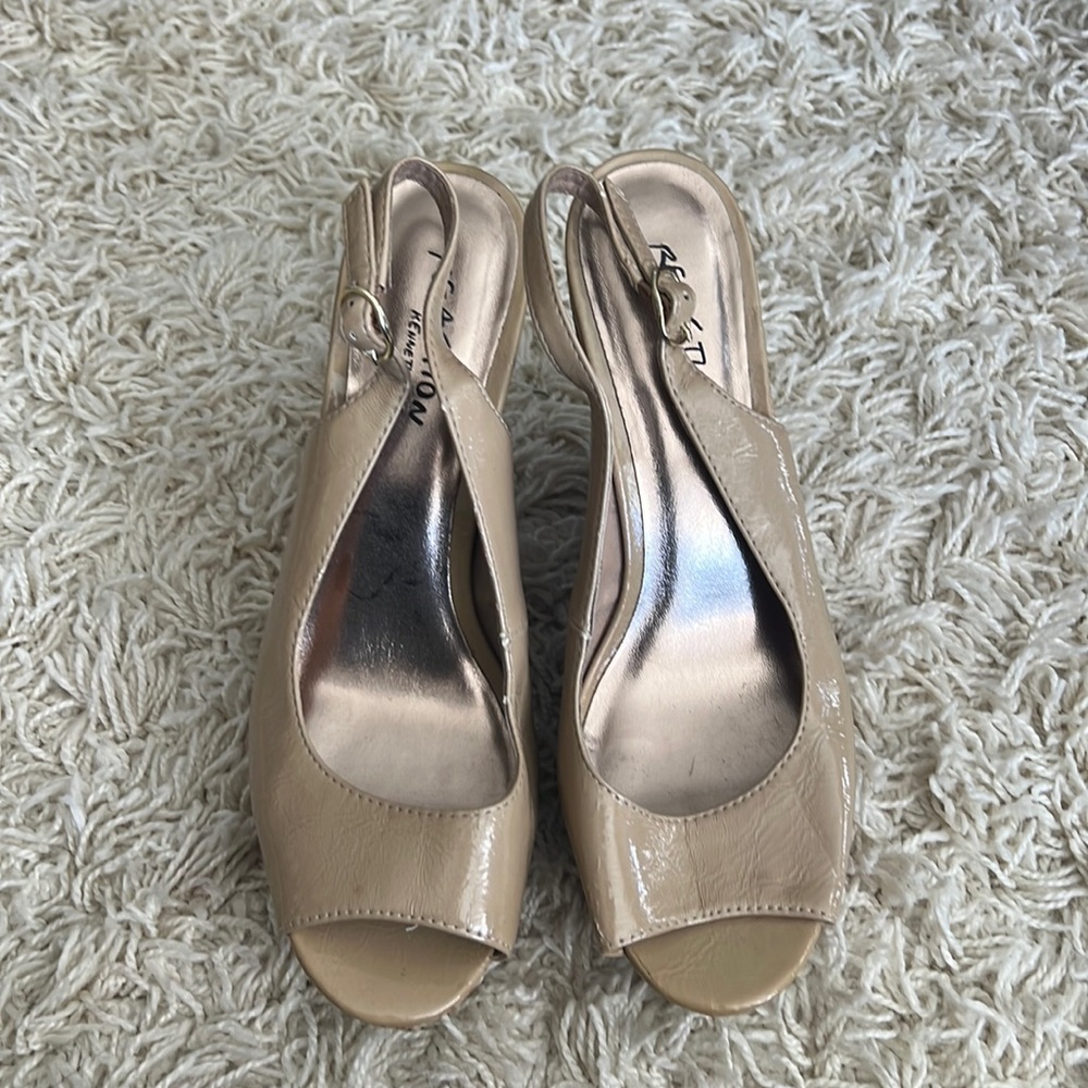 Kenneth Cole wedge beige sandals